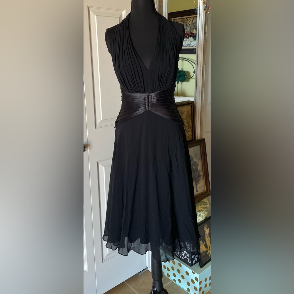Tadashi Shoji | Silk Chiffon Halter Party Dress. Size 2. Feminine. Black tie